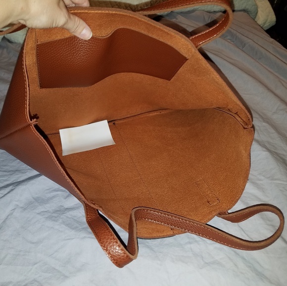 ☃️BOGO 1/2 OFF☃️ BNIB VINCE CAMUTO LUCK TOTE - Picture 4 of 5